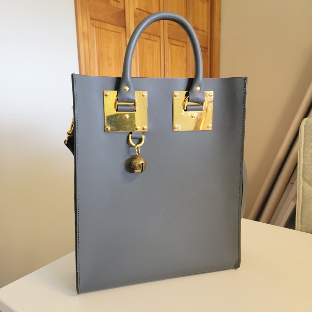 Sophie Hulme Albion Saddle leather bag in charcoal gray color